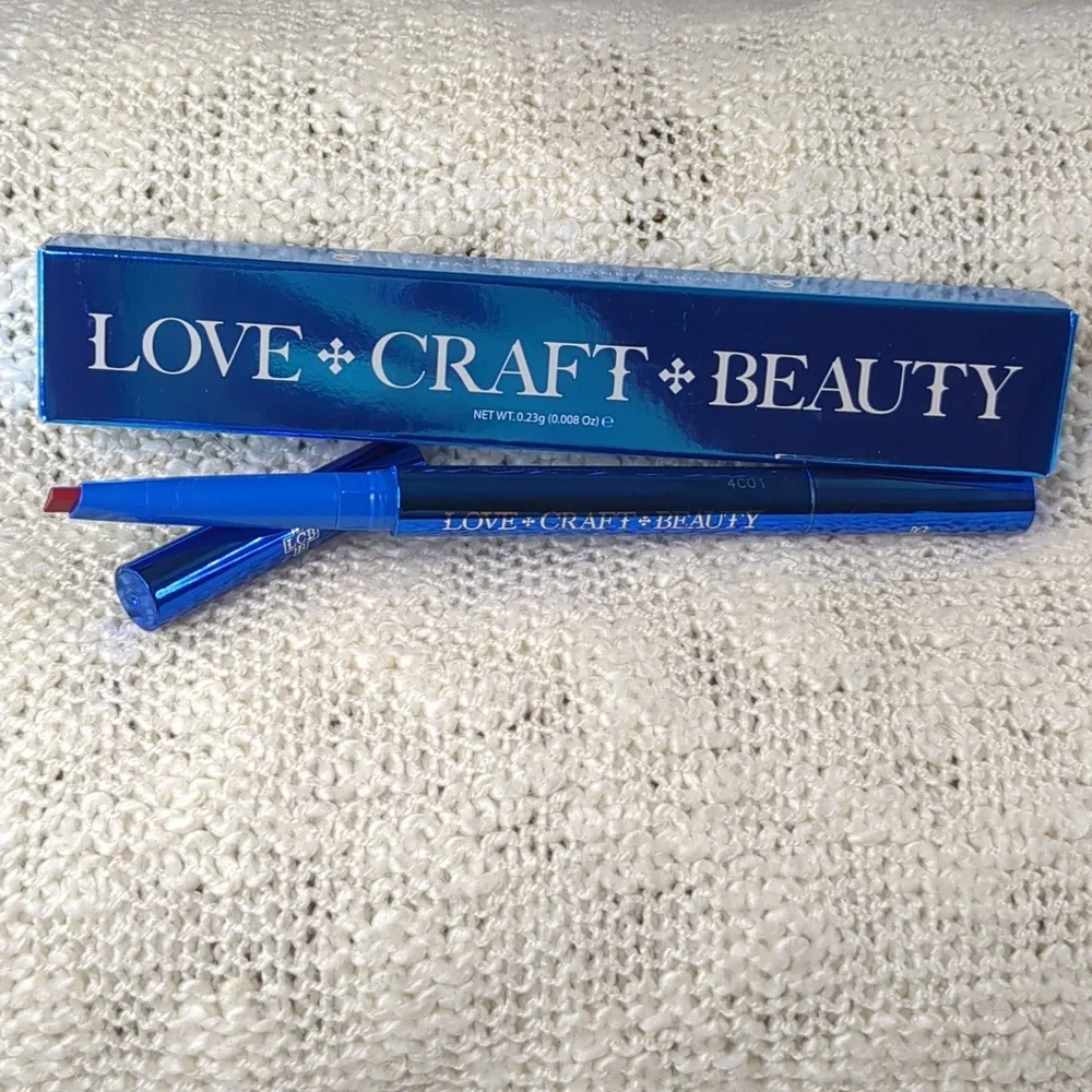 LOVE💠CRAFT💠BEAUTY Retractable Lip Liner + Brush in Cherry Nova, 0.23g/0